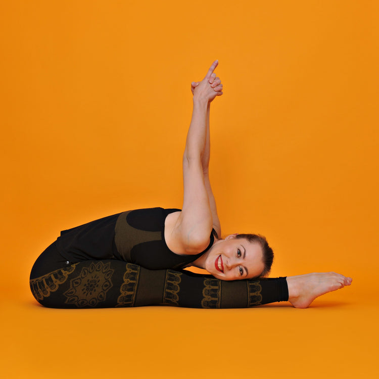 Bhakti Organic Black Yoga Outfit - Seamless Vest And Leggings Set