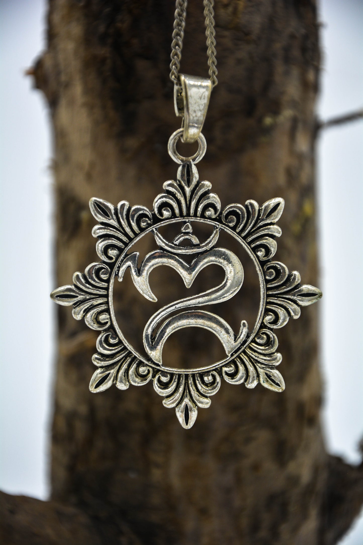Om Necklace – Large Silver