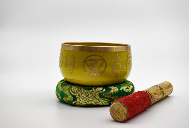 Solar Plexus Chakra Singing Bowl With Beater - Manipura
