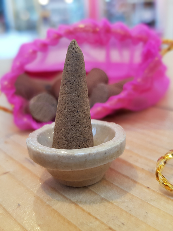 Natural Incense Cones With Holder – Sandalwood, Lavender, Oudh, Musk